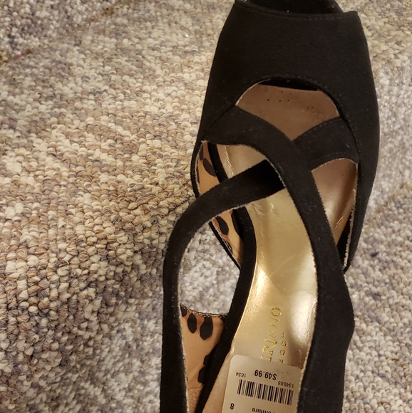 Heels - Picture 3 of 3